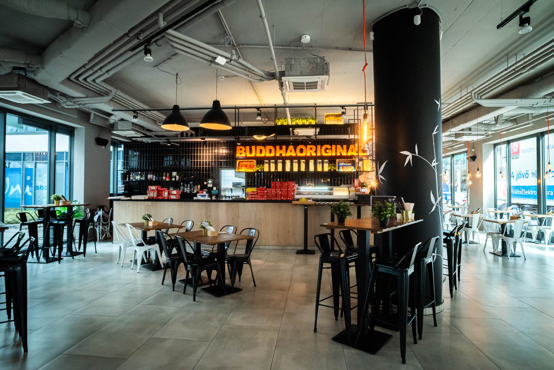 Gallery image Buddha Original thai étterem és sushi bár I Váci Greens I Budapest